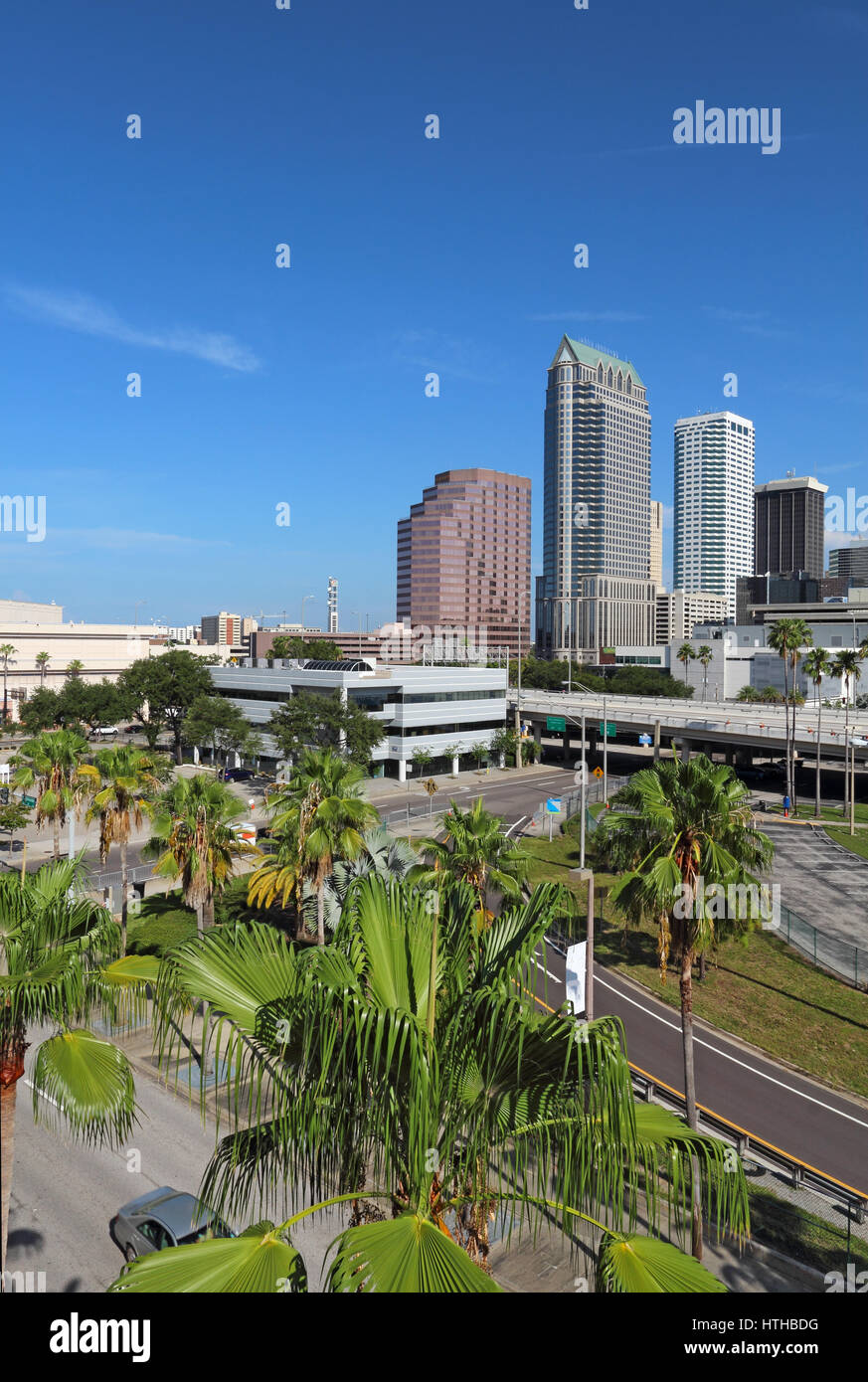 Skyline partielle de Tampa, Floride, avec des gratte-ciel et immeubles de bureaux à la verticale Banque D'Images