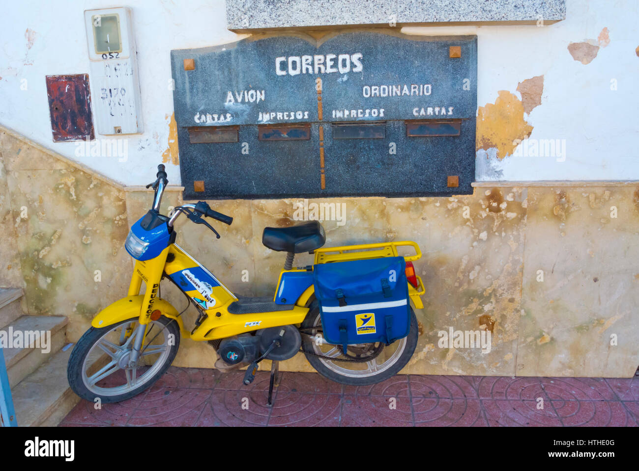 Boîte aux lettres ordinaires/Airmail, letterbox, bureau de poste principal, Sidi Ifni, Guelmim-Oued région, Maroc Banque D'Images