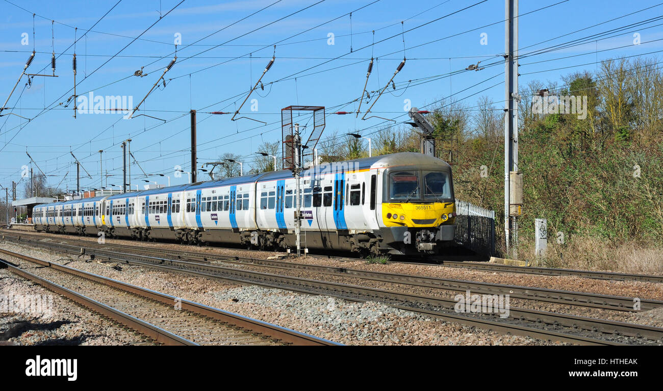 Class 365 chefs d'EMU à King's Cross à partir de Hitchin, Hertfordshire, England, UK Banque D'Images