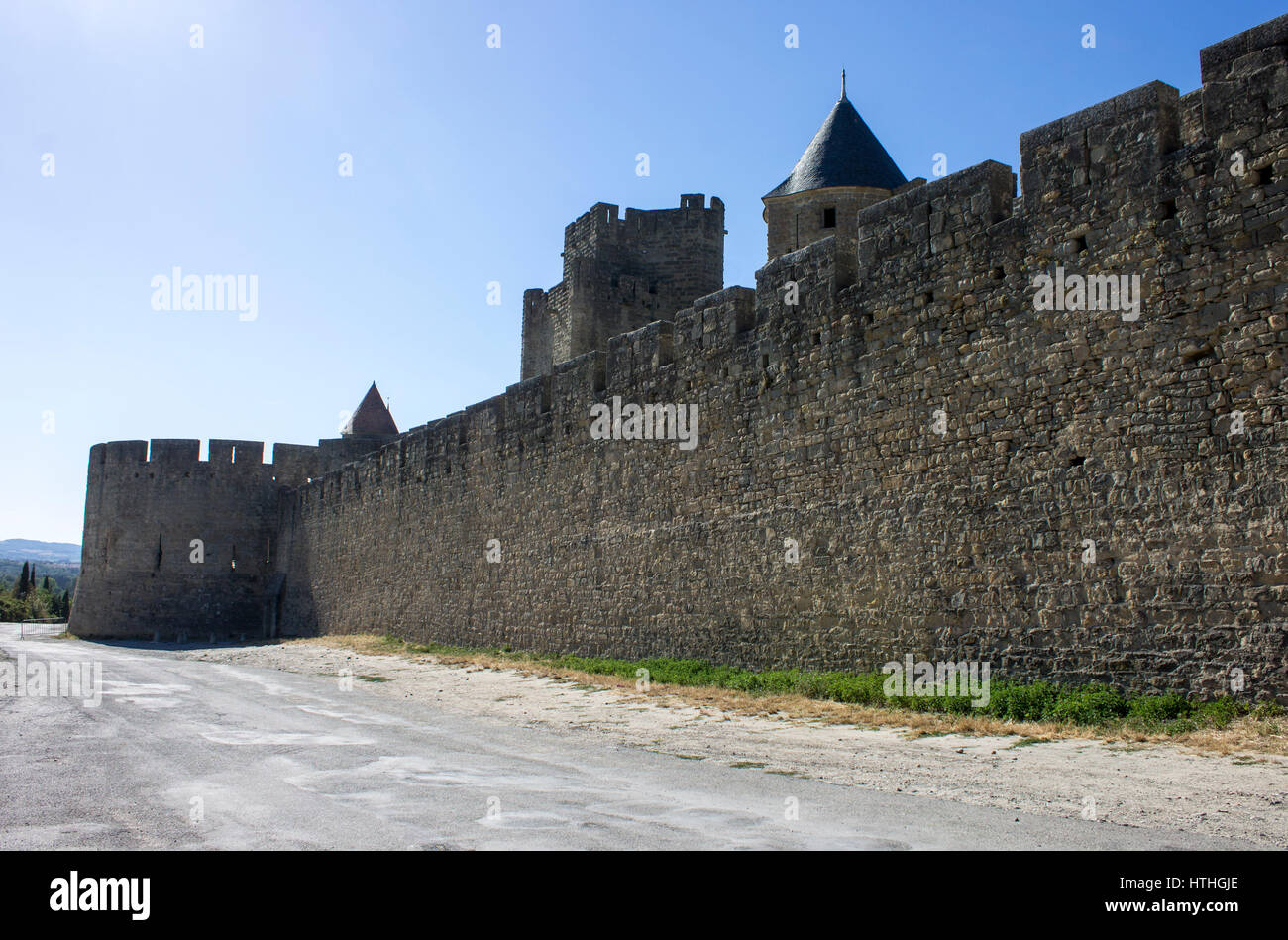 Tours et remparts de la Cité de Carcassonne, forteresse médiévale citadelle situé dans le département de l'Aude, région du Languedoc-Roussillon. Un Worl Banque D'Images