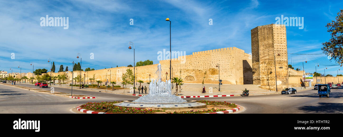 Segma Bab, une tour à l'enceinte de la ville de Fès au Maroc Banque D'Images