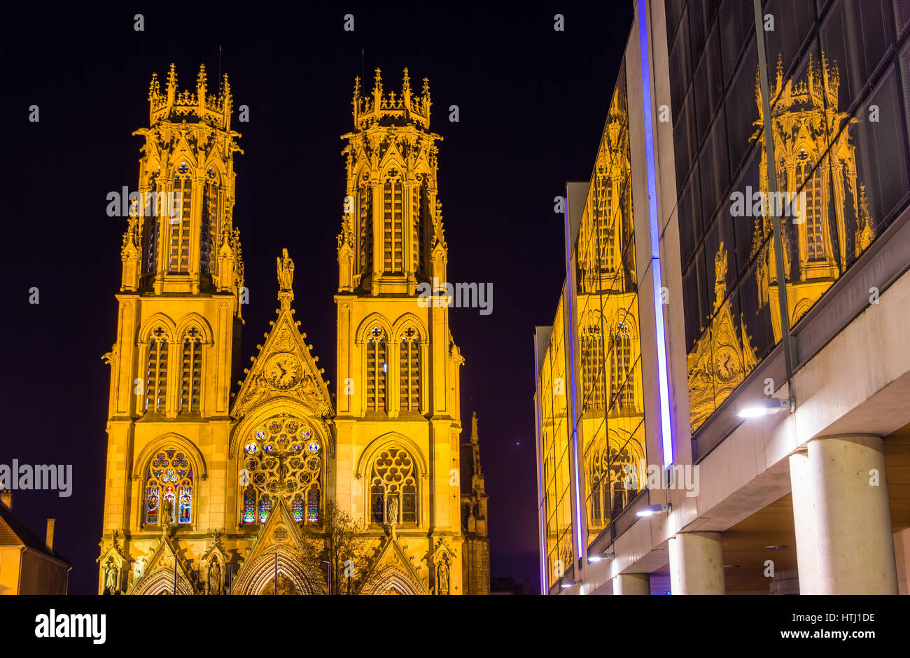 L'église de Saint-léon et son reflet - Nancy, France Banque D'Images