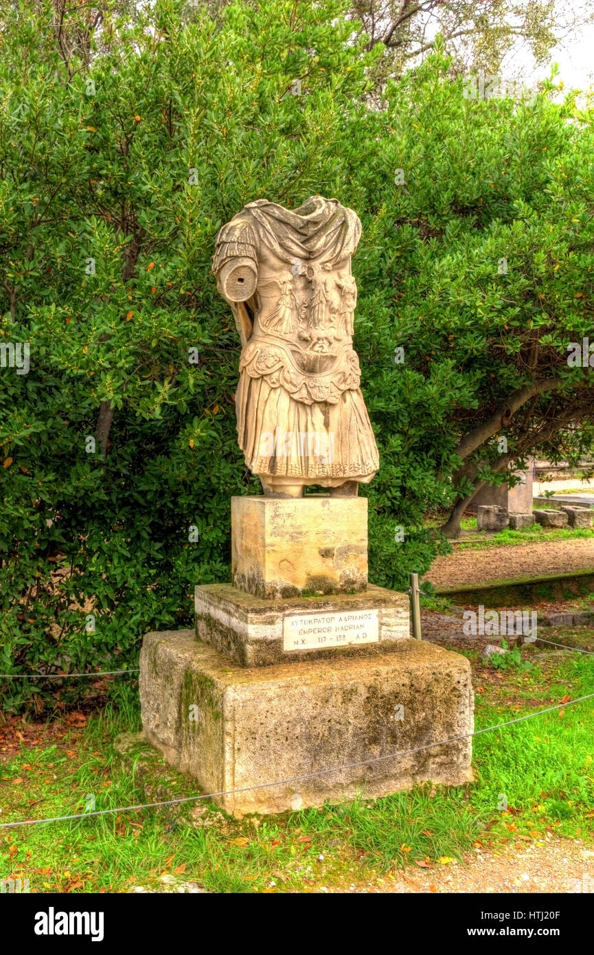 Statue d'Hadrien dans l'Agora antique d'Athènes Banque D'Images