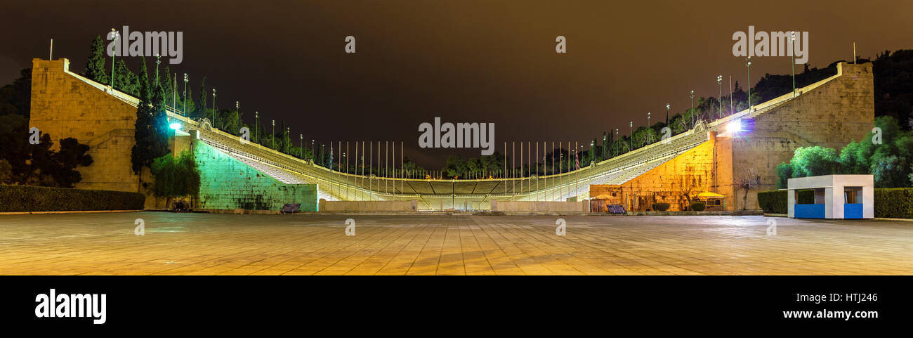 Stade Panathénaïque d'Athènes la nuit - Grèce Banque D'Images