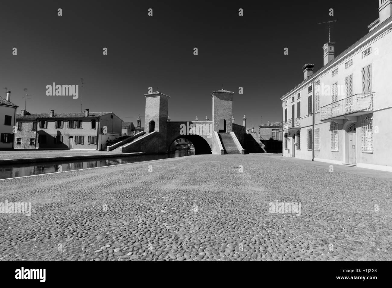 Comacchio, Italie. La petite Venise de l'Émilie-Romagne, dans la province de Ferrare.noir et blanc Banque D'Images