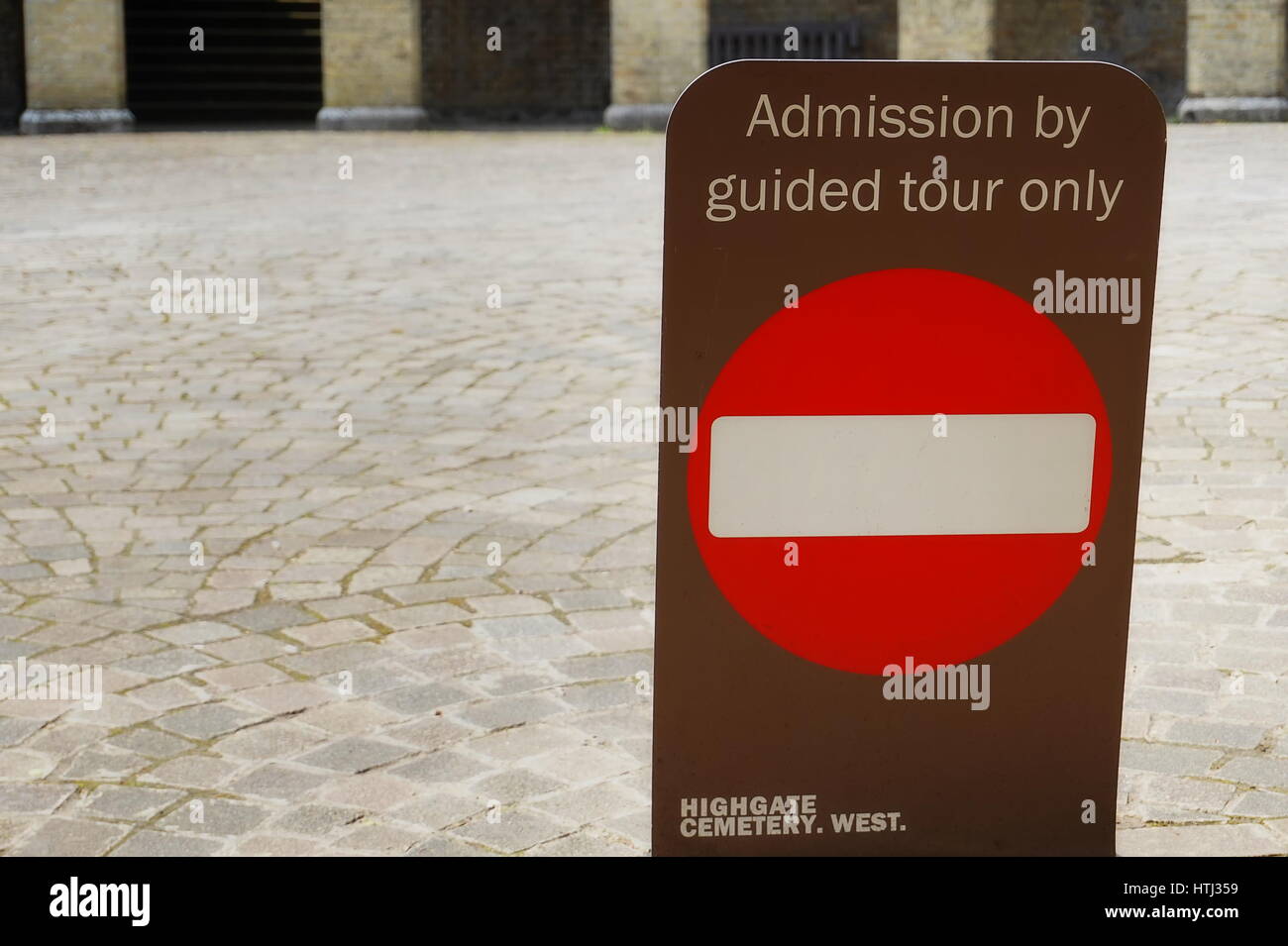 HIGHGATE, LONDRES, ROYAUME UNI - 12 mars 2016 : signe indiquant que des visites guidées Banque D'Images