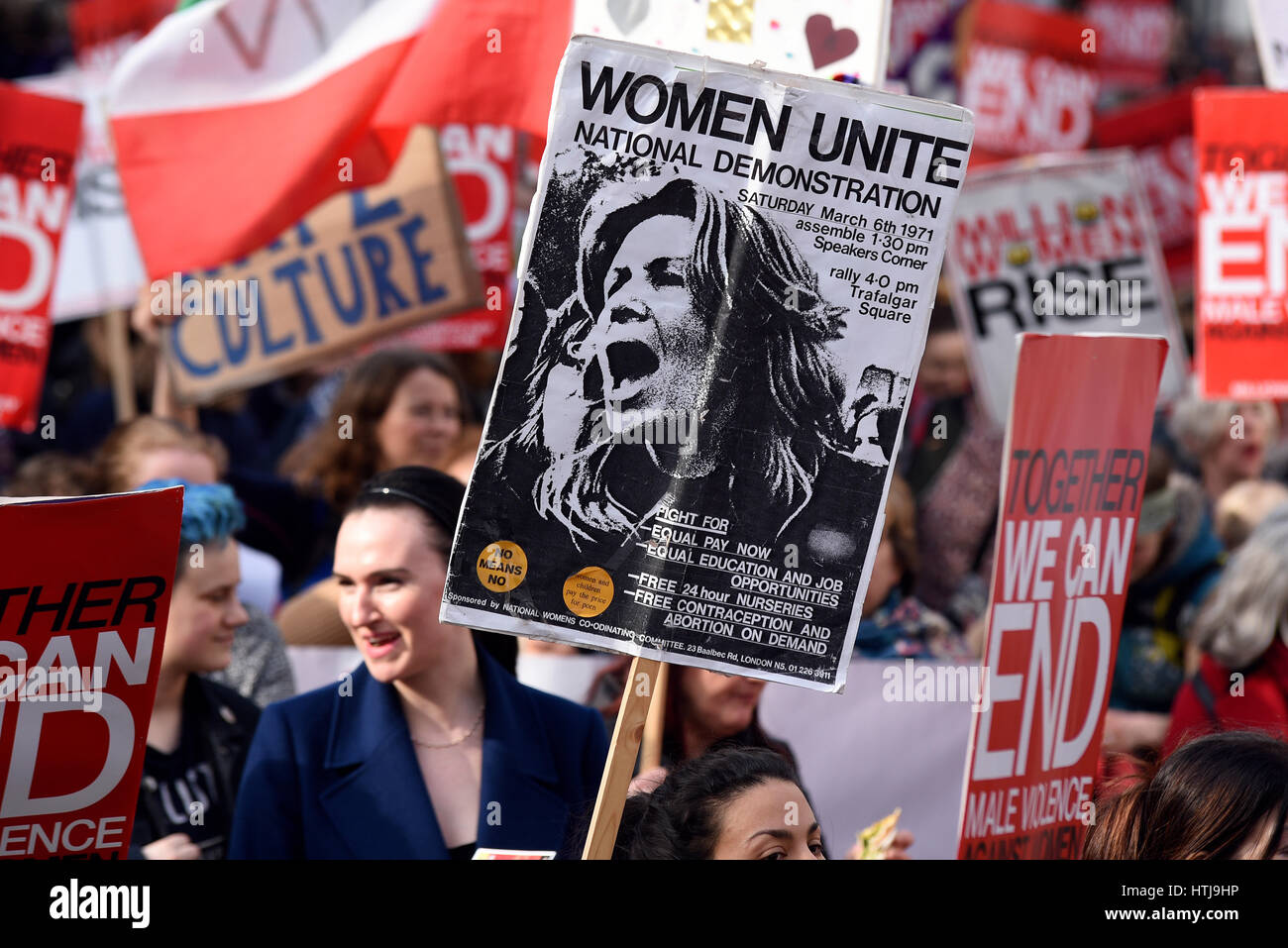 Les femmes s'unissent. Millions de femmes Lieu mars à Londres d'Oxford Street à Trafalgar Square Banque D'Images