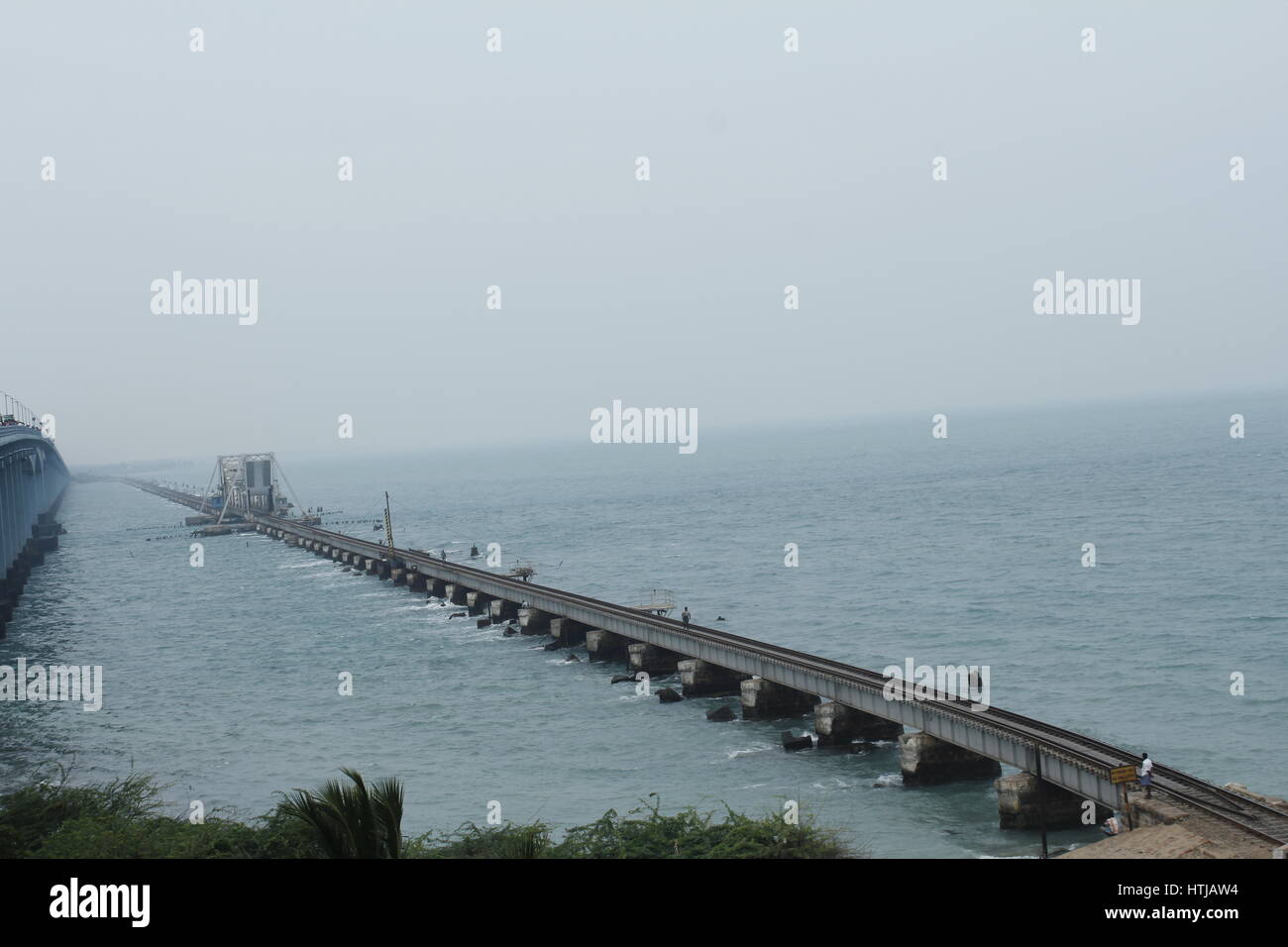 L'Pamban pont reliant la partie continentale de l'Inde à Rameswaram Banque D'Images