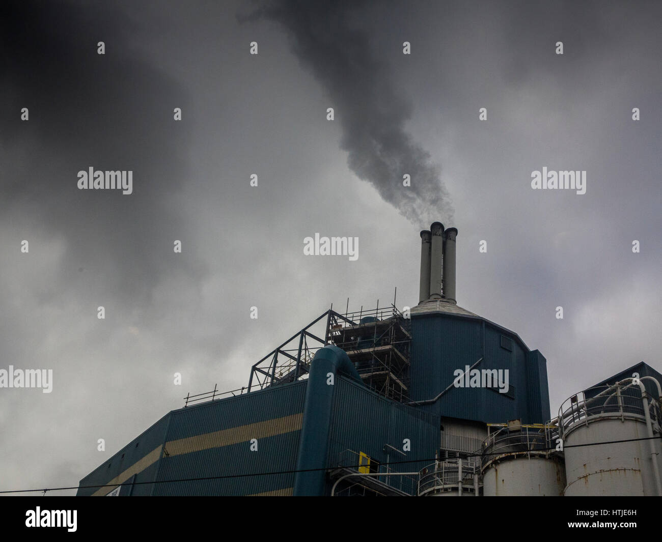 L'usine Unilever détergent émet des nuages de pollution atmosphérique Banque D'Images
