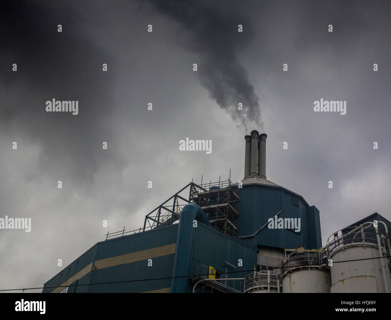 L'usine Unilever détergent émet des nuages de pollution atmosphérique Banque D'Images