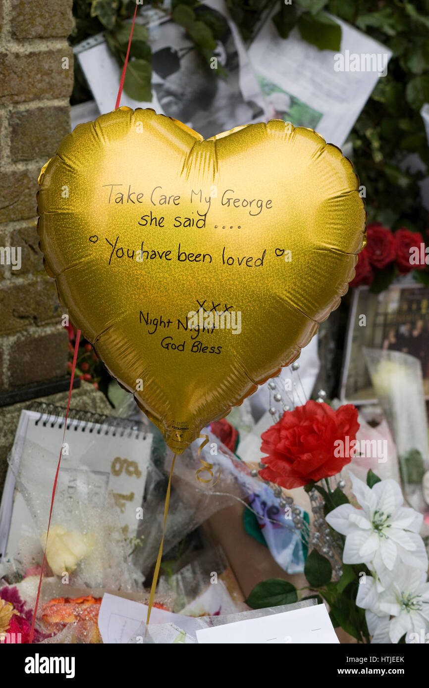 Hommages au regretté George Michael à son domicile à goring on Thames Banque D'Images
