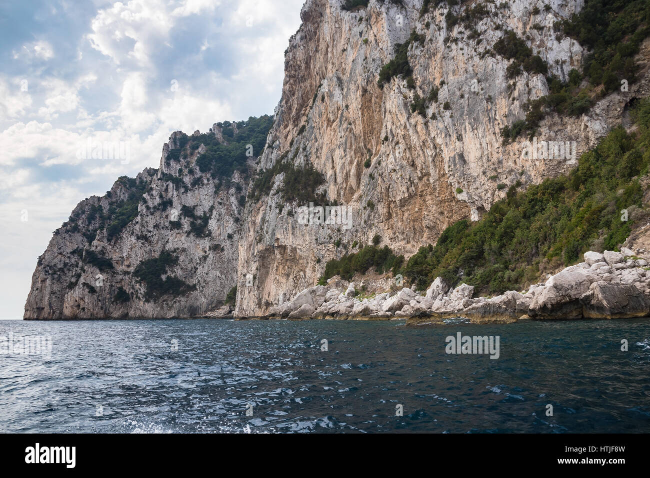 Vue de la falaise de la côte l'île de Capri, Italie Banque D'Images