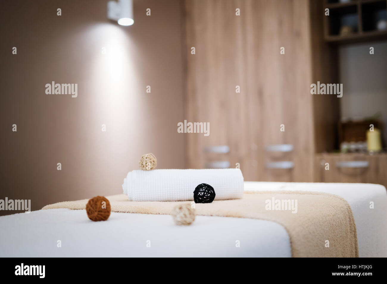 Belles tables de massage in spa resort chambre Banque D'Images