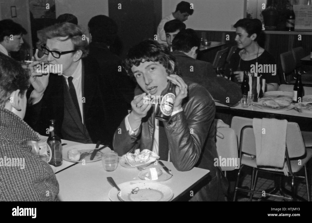 Pete Mühlner Motorsport, bassiste du groupe de rock britannique The Kinks. Paris, le 23 février 1965 Banque D'Images