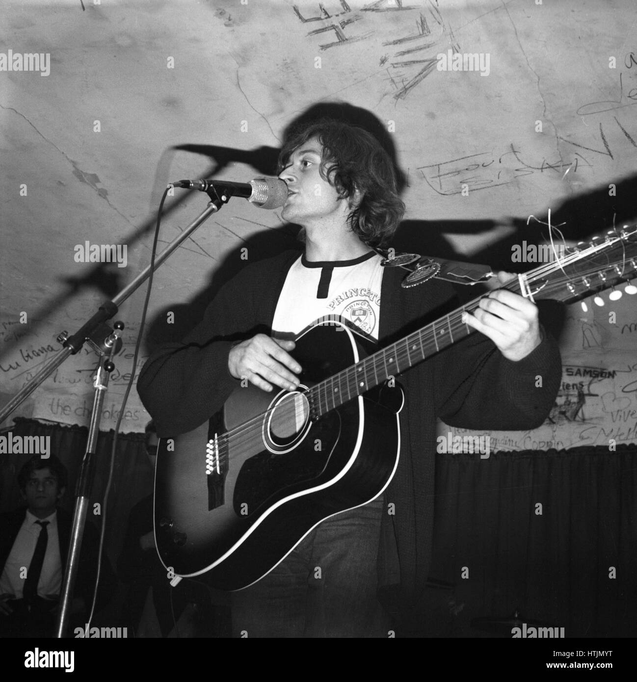 Le chanteur français Michel Polnareff sur la scène du Golf-Drouot à Paris. Novembre 1965 Banque D'Images