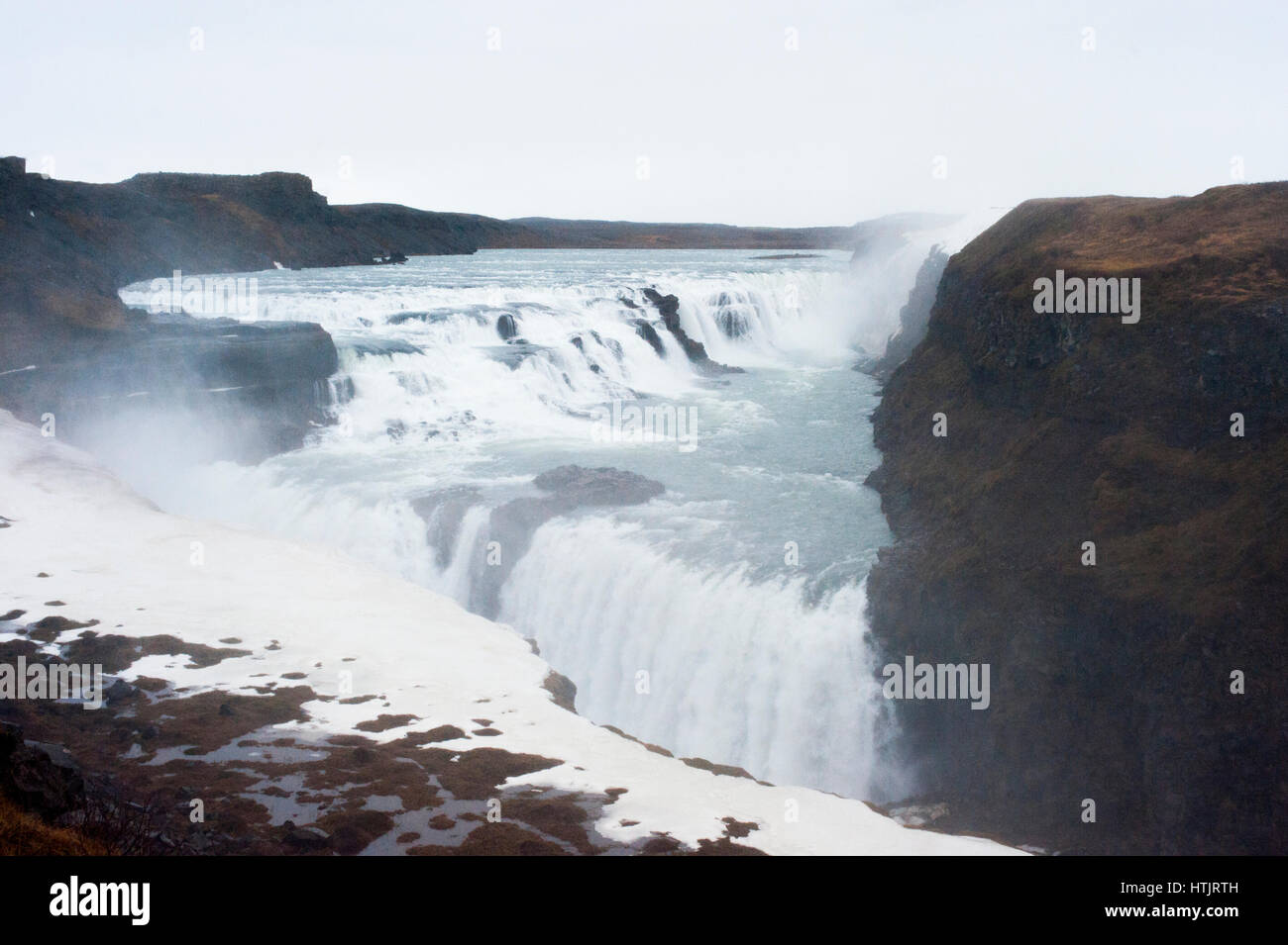Cascade de Gullfoss, rivière Hvítá dans sud-ouest de l'Islande en hiver. Banque D'Images