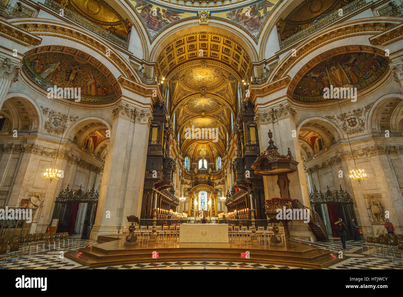 Intérieur de la cathédrale St Paul. C'est une cathédrale anglicane, le