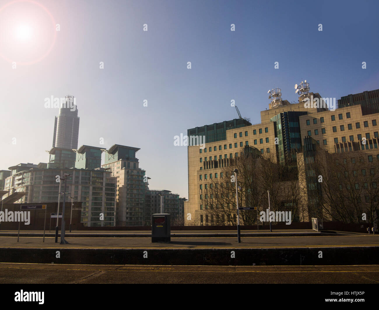 L'immeuble du MI5 et St George's Tower à Londres Banque D'Images