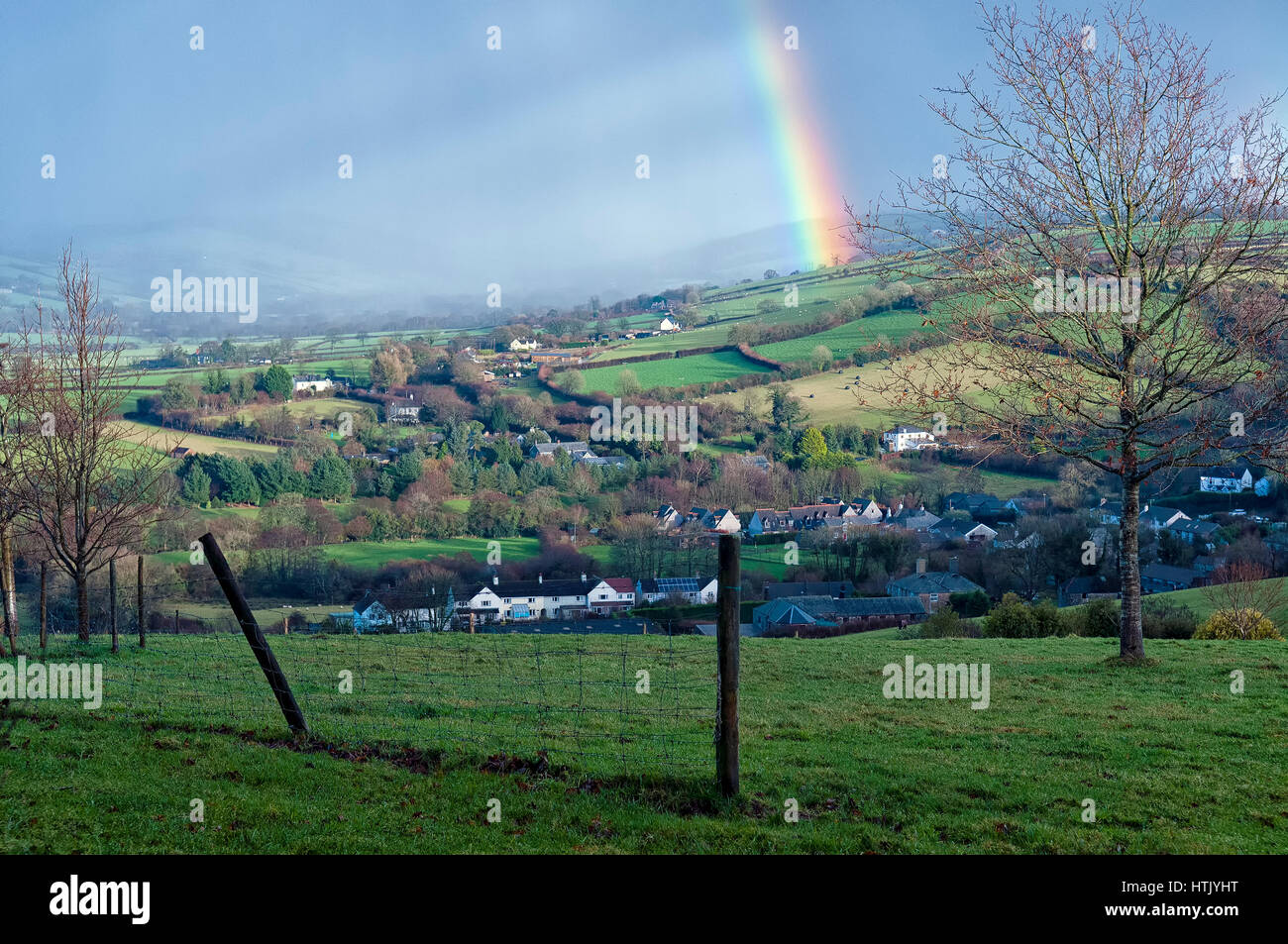 La vallée arc-en-ciel dans les régions rurales de l'ouest du Devon, Angleterre Banque D'Images