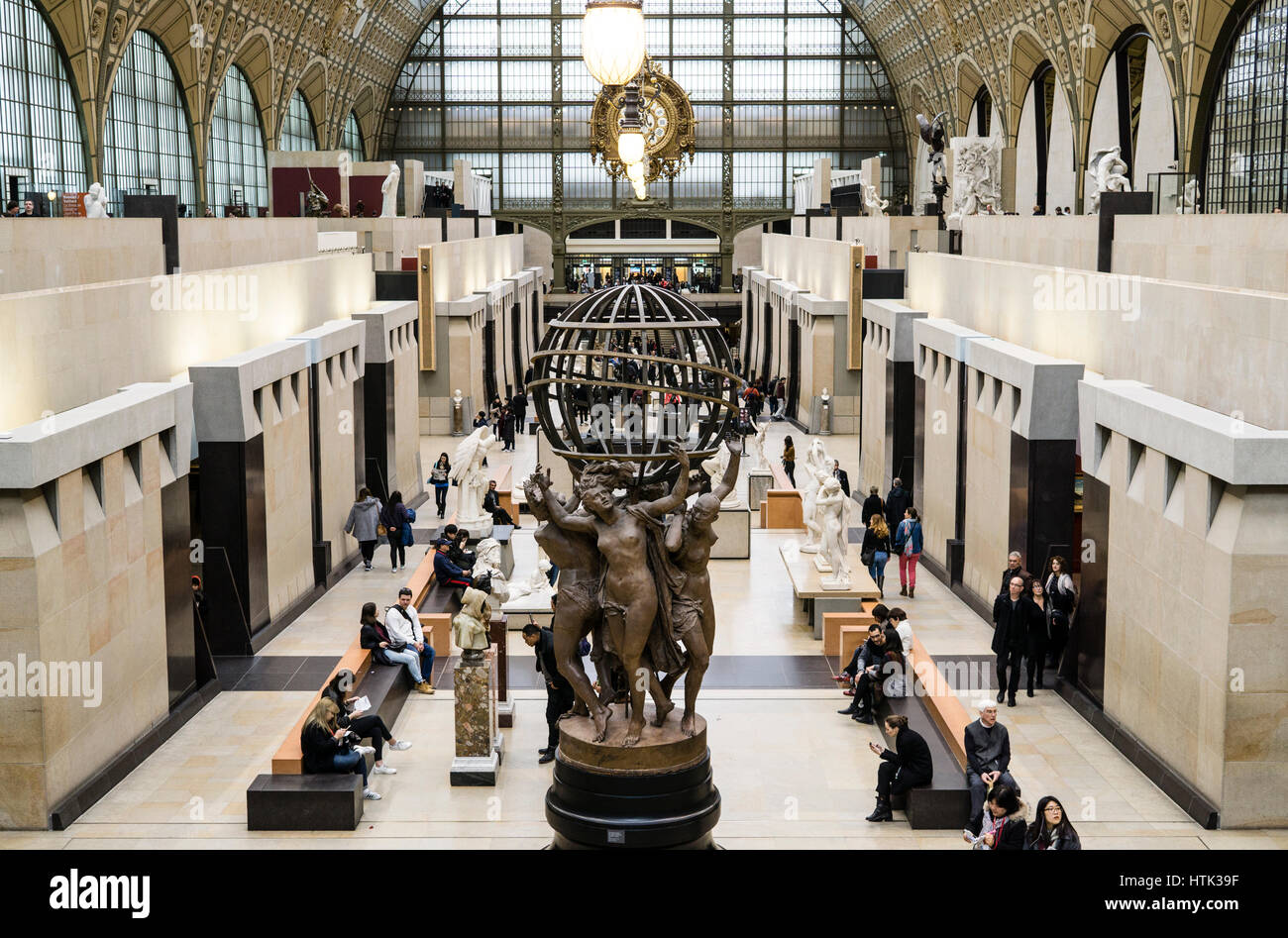 Salle principale du Musée d'Orsay, Paris, France. Banque D'Images