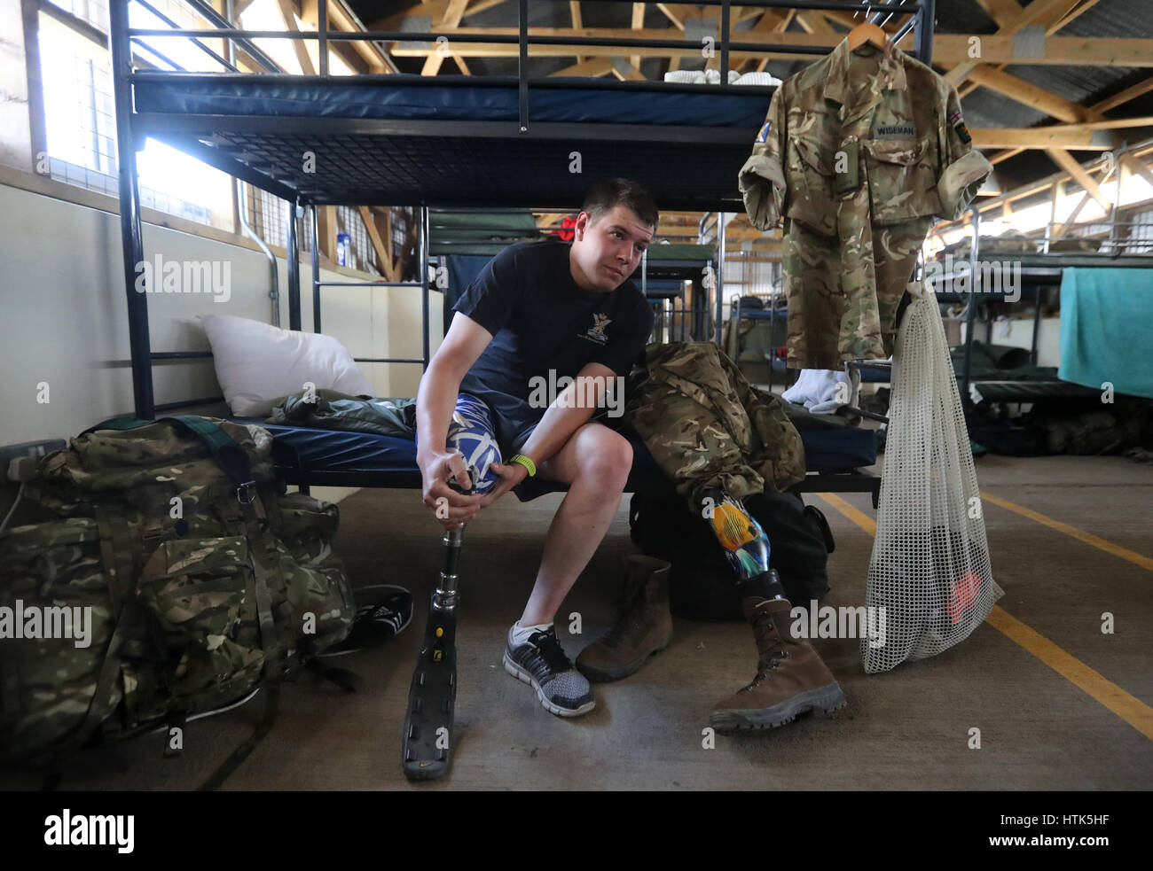 De 0001 SOUS EMBARGO MARDI 14 MARS photo inédit daté du 08/03/17 de Fusilier Sean Wiseman du Royal Highland Fusiliers, 2e bataillon, le Régiment Royal d'Écosse(2) Préparation de l'écossais pour une course à la base de régiments en Nanyuki, qu'ils participent à l'exercice Askari tempête dans le nord du Kenya. Banque D'Images