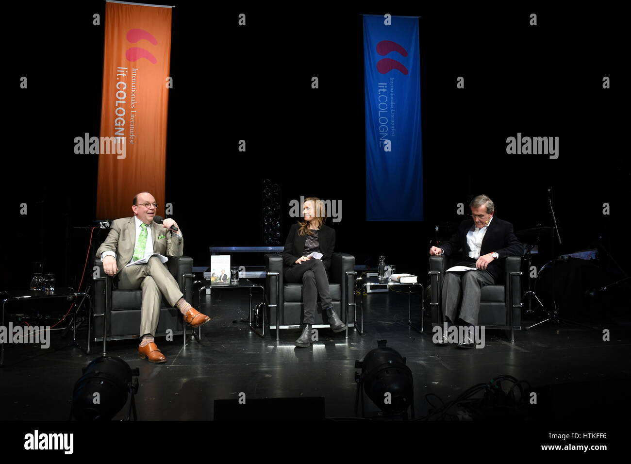 Cologne, Allemagne. Mar 12, 2017. L'historien anglo-allemande Andrea Wulf se lit au festival international de littérature, allumé. Cologne à Cologne, Allemagne, 12 mars 2017. - Pas de service de fil - Photo : Horst Galuschka/dpa/Alamy Live News Banque D'Images