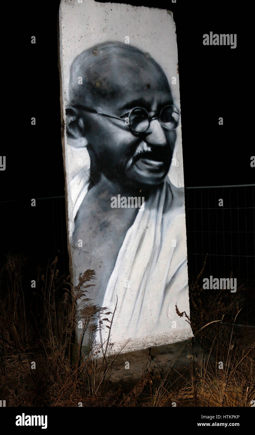 Mahatma Gandhi : Graffity Stueck auf einem der Berliner Mauer, Berlin. Banque D'Images