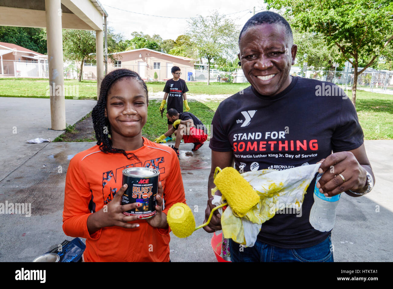 Floride Sud,Miami,Allapattah,Comstock Elementary School,Martin Luther King Jr. Day of Service,MLK,projet d'embellissement,Black Blacks Afrique Banque D'Images Floride Sud,Miami,Allapattah,Comstock Elementary School,Martin Luther King Jr. Day of Service,MLK,projet d'embellissement,Black Blacks Afrique Banque D'Images