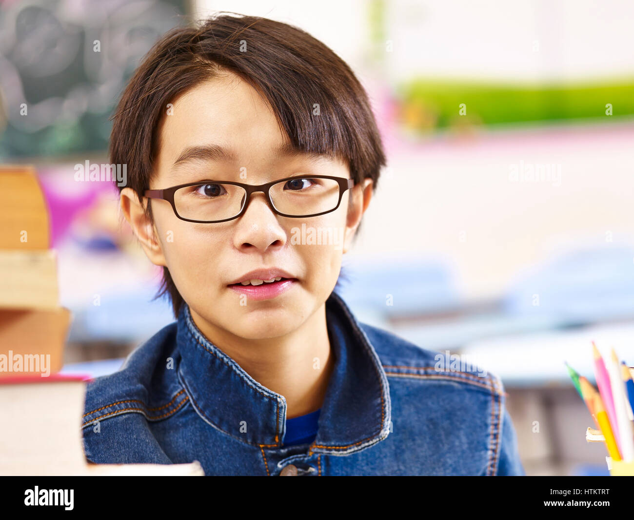 Portrait de 11 ans, écolier primaire asiatique Banque D'Images