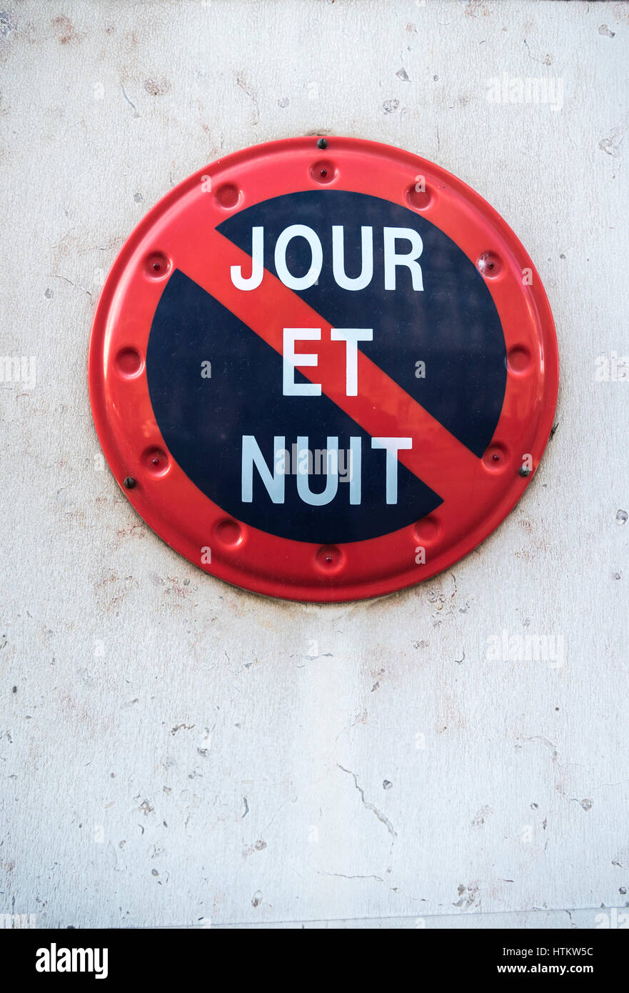 French 'Defense De Stationner - Sortie De Voitures' (No Parking - Car Exit)  sign on garage doors Stock Photo - Alamy