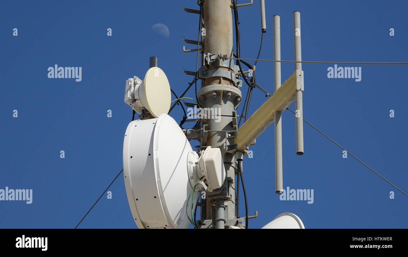 Les émetteurs et récepteurs antennes lune Banque D'Images