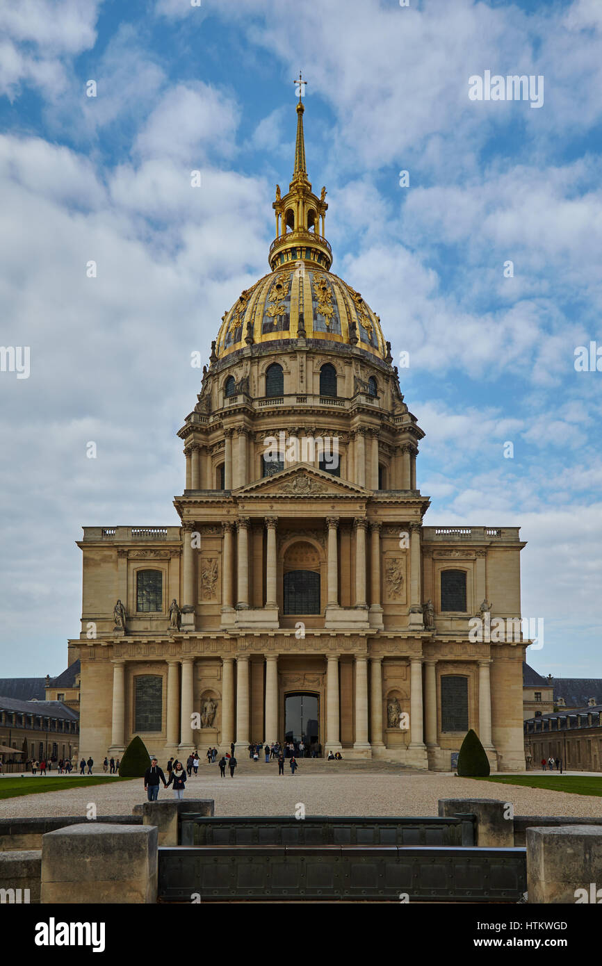Vue sur le Dôme des Invalides de l'Hôtel National des Invalides à Paris, Ile-de-France, France Banque D'Images