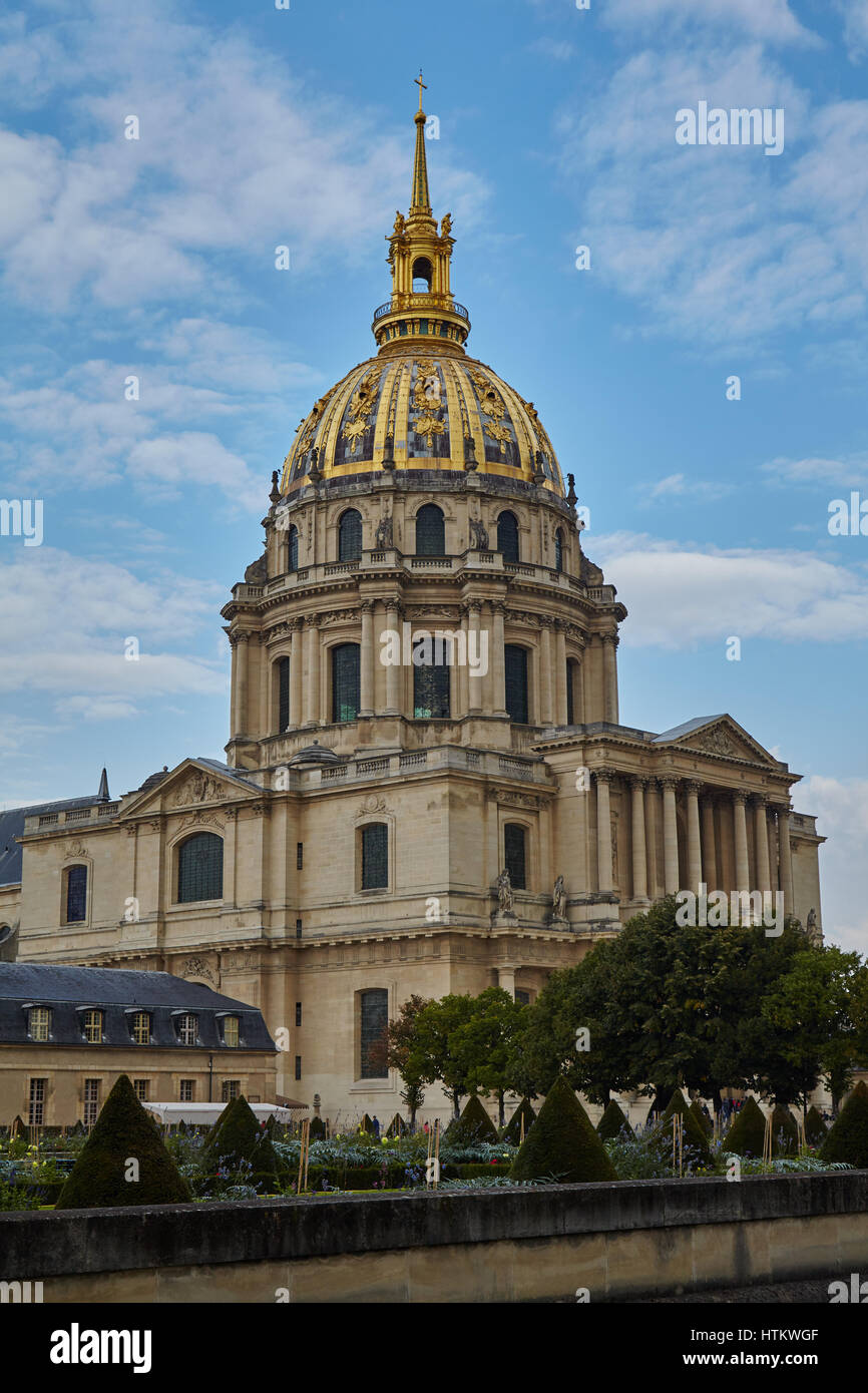 Vue sur le Dôme des Invalides de l'Hôtel National des Invalides à Paris, Ile-de-France, France Banque D'Images