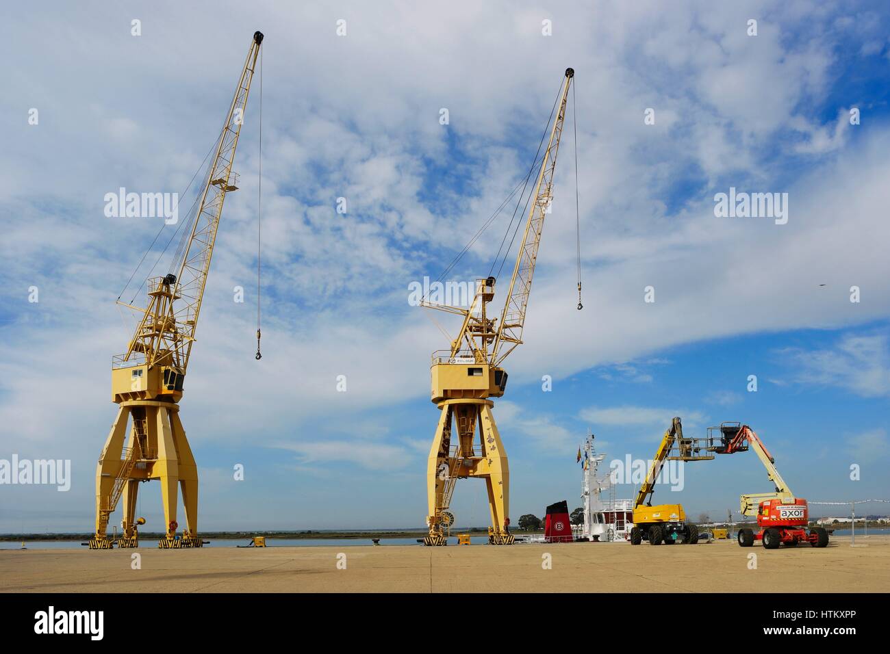 Les grues du port de Huelva Banque D'Images