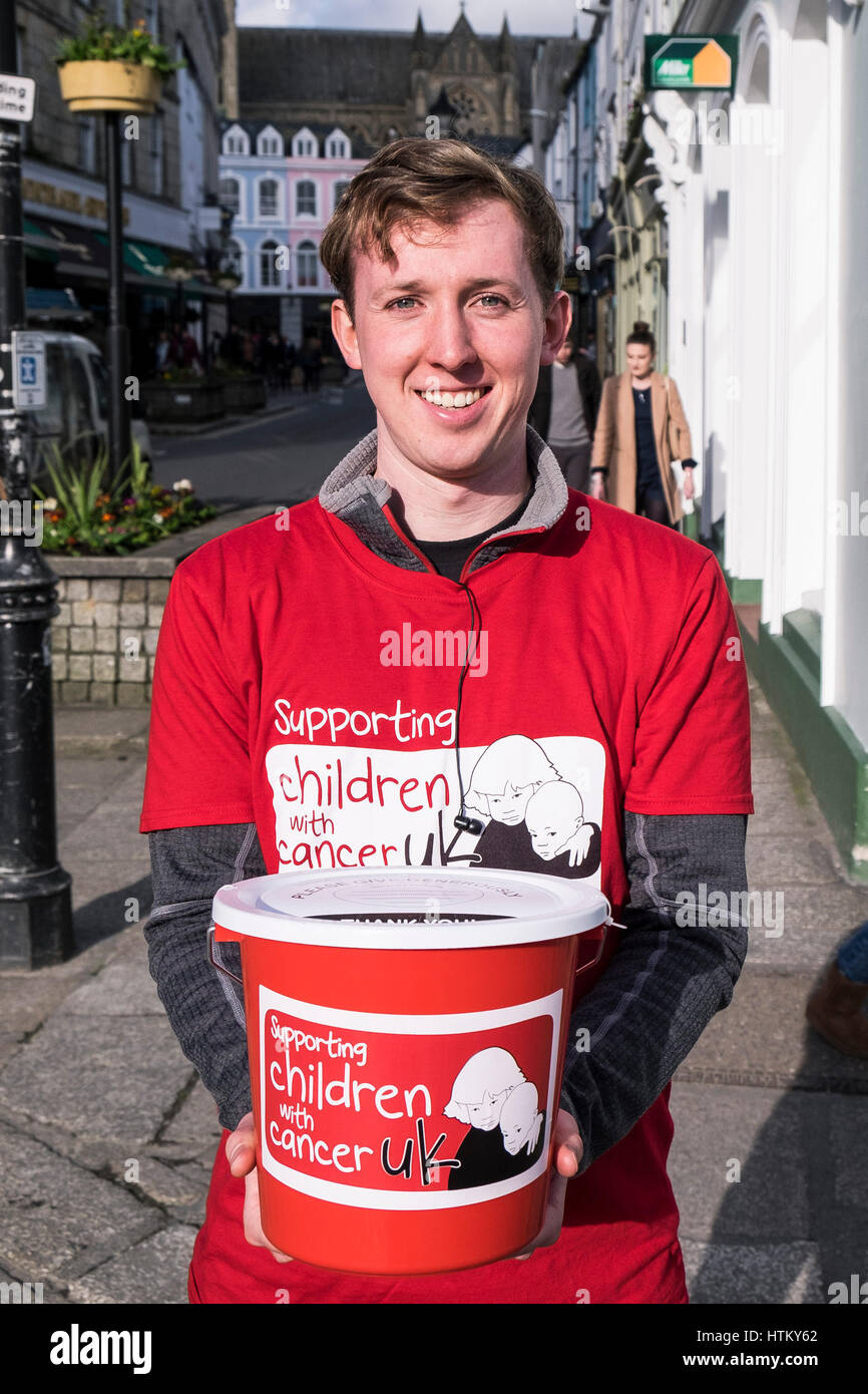 La collecte de dons bénévoles Les enfants atteints de cancer UK Banque D'Images