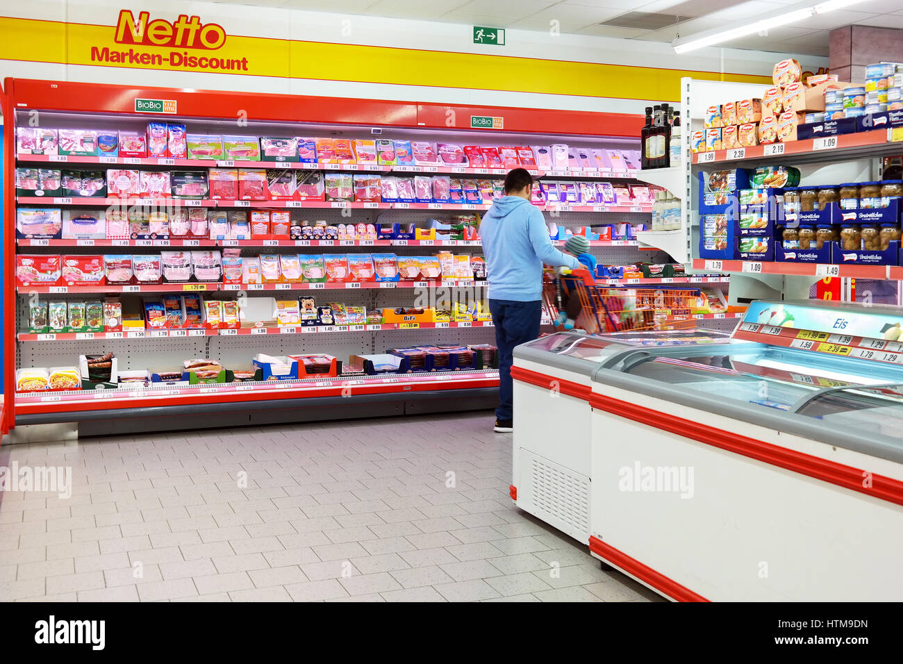 Intérieur d'un supermarché discount Netto Marken Banque D'Images