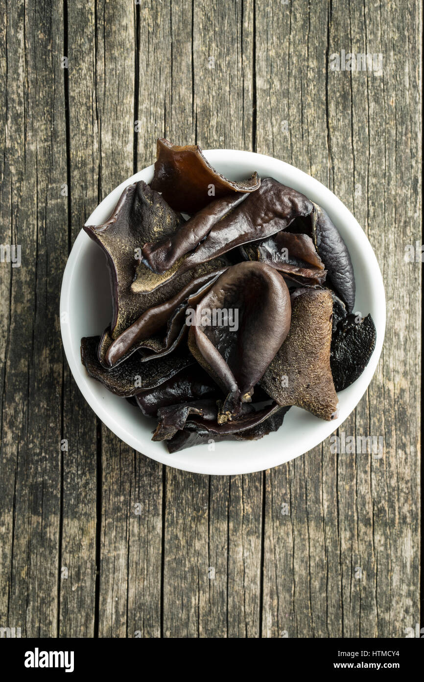 L'oreille de juif de champignons. Auricularia auricula-judae. Vue d'en haut. Banque D'Images