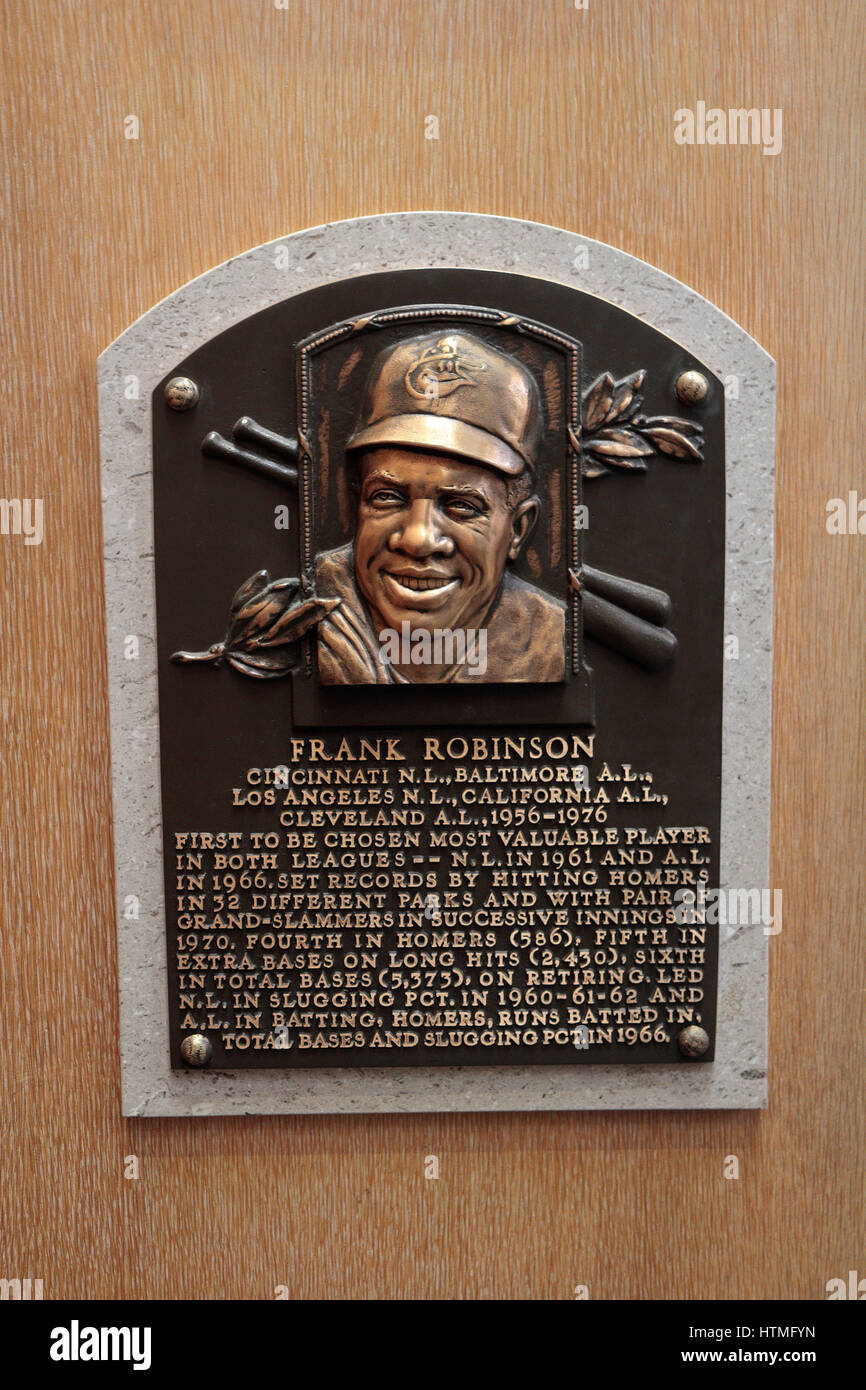 Plaque commémorative pour le joueur de droite Frank Robinson dans le Hall of Fame Gallery, National Baseball Hall of Fame & Museum, Cooperstown, NEW YORK, USA. Banque D'Images