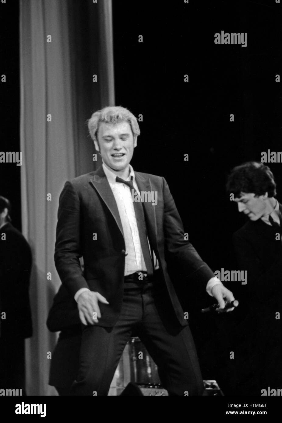 Johnny Hallyday l'exécution à l'Olympia de Paris Hall en novembre 1965. Banque D'Images