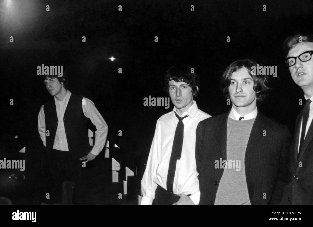 Groupe de rock britannique The Kinks pour assister à un concert à l'Olympia de Paris en 1964. Banque D'Images