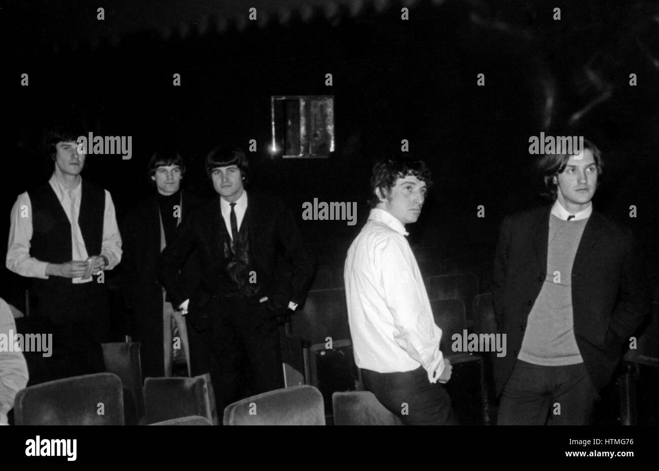 Groupe de rock britannique The Kinks et Vince Taylor pour assister à un concert à l'Olympia de Paris en 1964. Banque D'Images