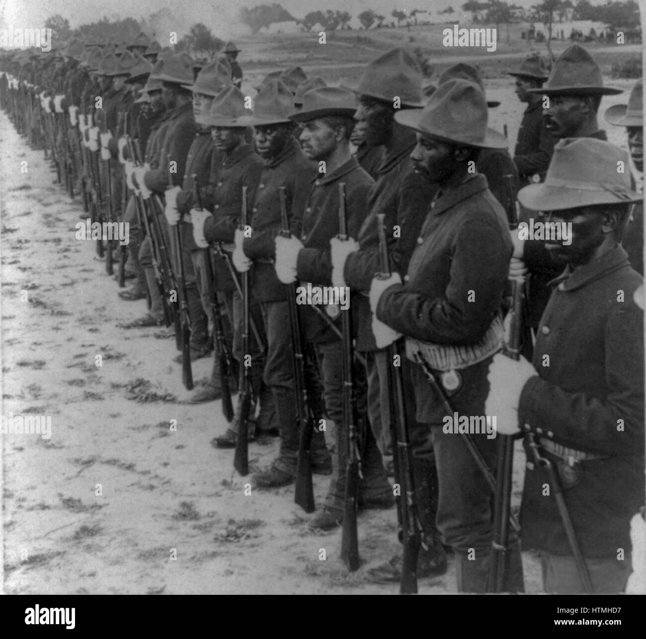 Certains de nos braves garçons à collier qui a aidé à Cuba libre' Formation de soldats noirs, après la guerre hispano-américaine. stéréophotogramme. c1899. Banque D'Images