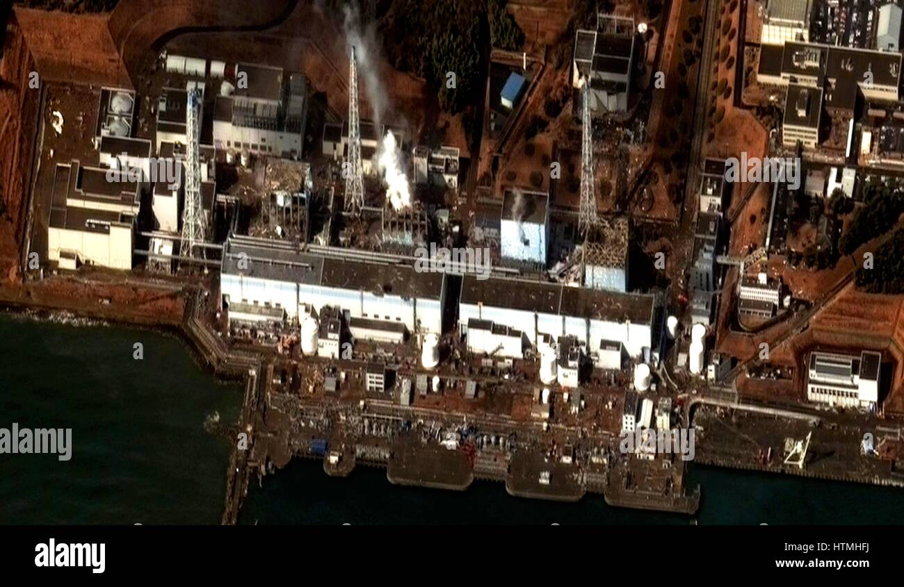 Des réacteurs de Fukushima Daiichi dans le nord-est du Japon Vue satellitaire de 2011 de la mars16th 2011 réacteurs Banque D'Images