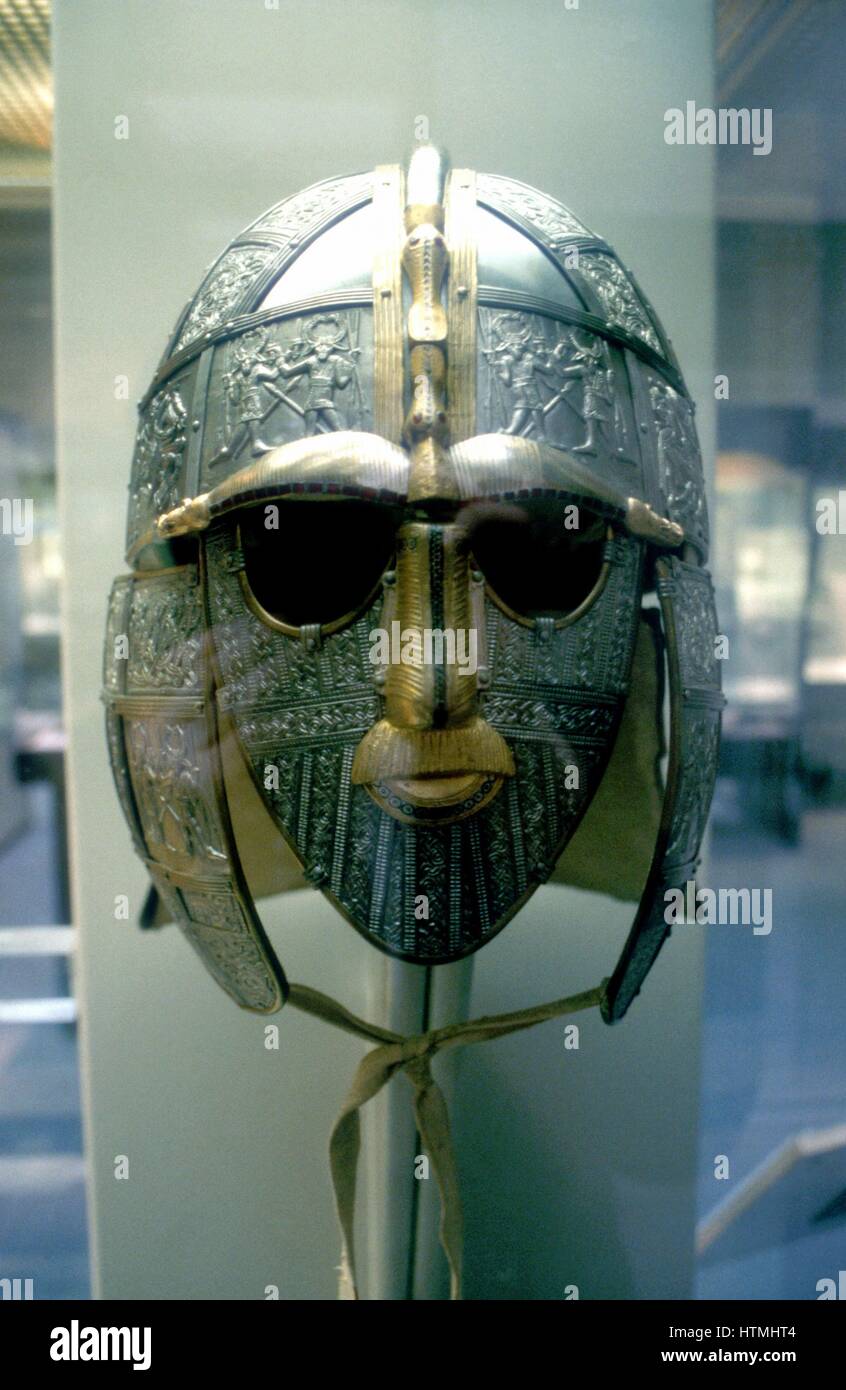 Casque anglo-saxon du trésor de Sutton Hoo fouillée près de Woodbridge, Suffolk, Angleterre, 1939. British Museum Banque D'Images