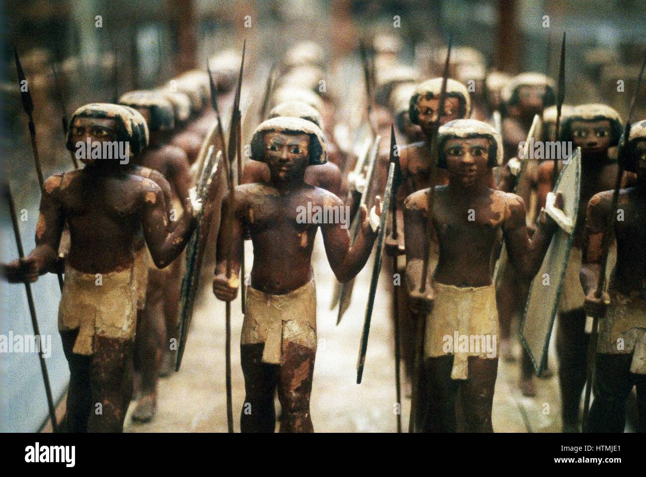 Les soldats de l'modèle tombe d'un xviiième dynastie pharaon. Banque D'Images