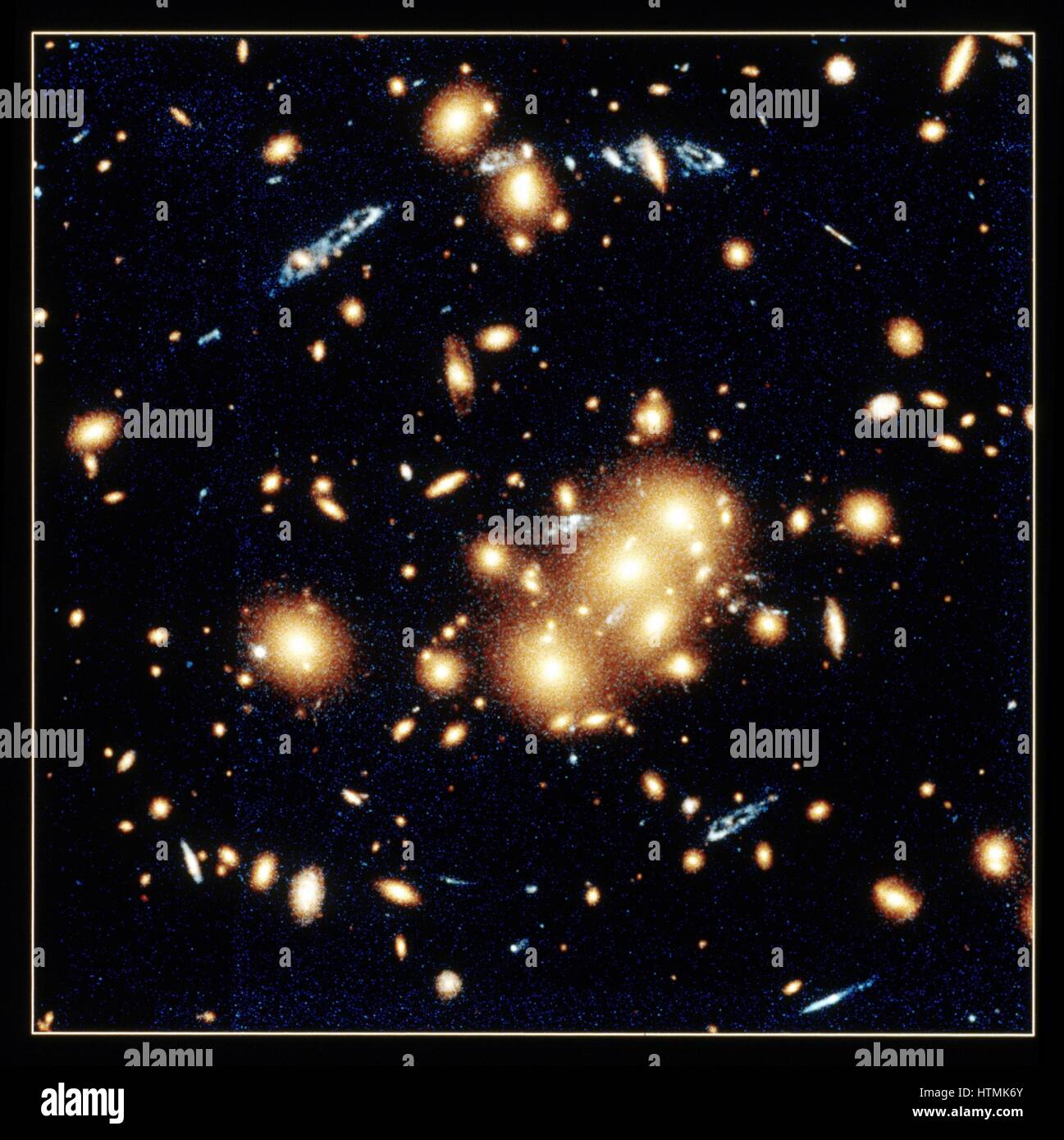 Lentille gravitationnelle dans CL0024 +1654. W.Collet (Princeton). Photographie de la NASA. Banque D'Images