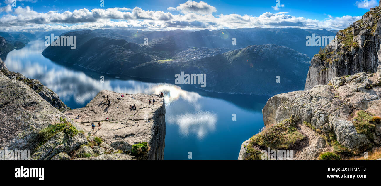 L'Étonnant Preikestolen (Pulpit Rock) en Norvège. Banque D'Images