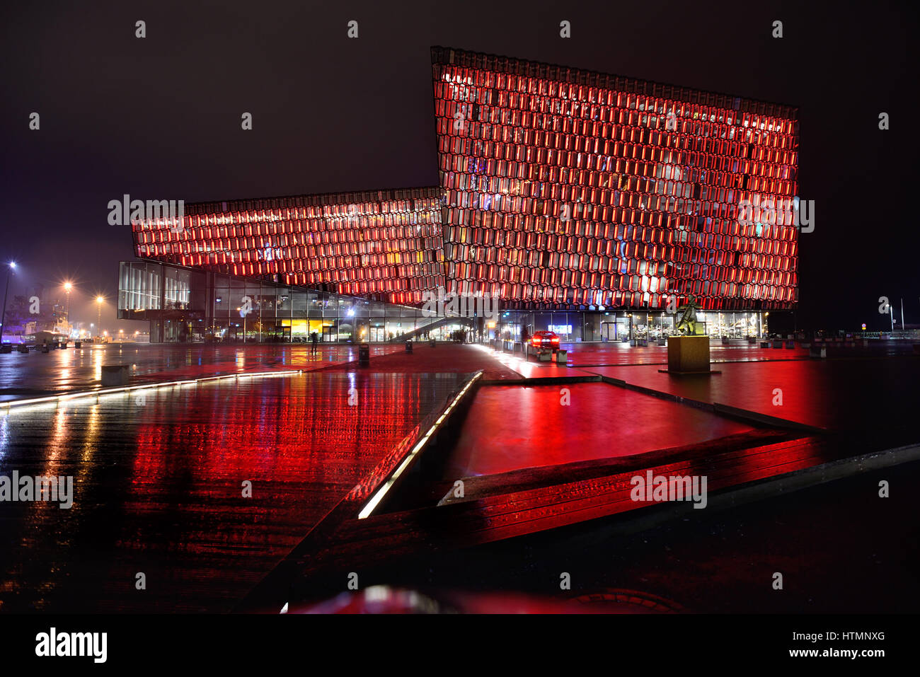 REYKJAVIK, ISLANDE - Février 14, 2017 : Le Harpa concert hall et centre de conférences, à Reykjavik, Islande Banque D'Images