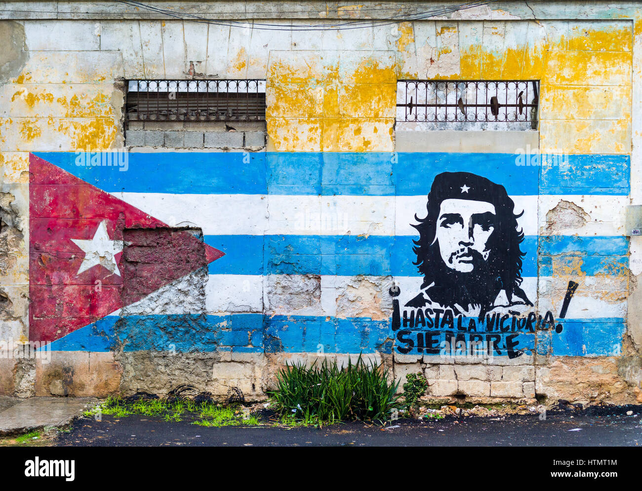 Che Guevara peinture murale avec drapeau de Cuba, La Havane, Cuba Banque D'Images