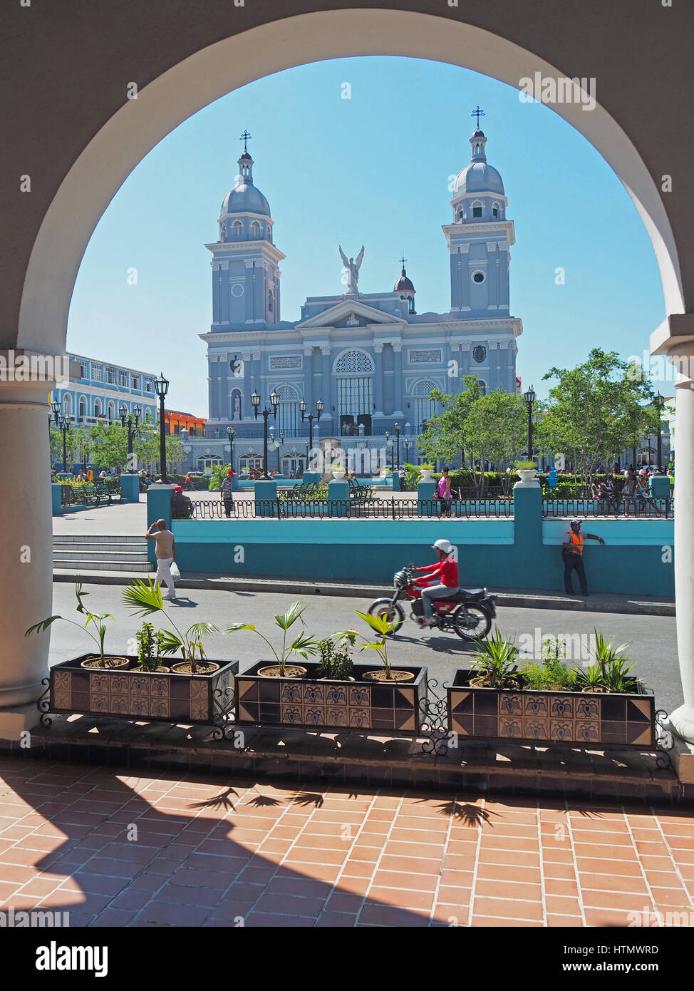 Parque Cespedes avec Iglesias catedral de Santiago de Cuba. Banque D'Images